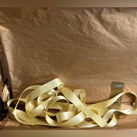 Gucci Box with Ribbon, Tissue and Card - Picture 5 of 5